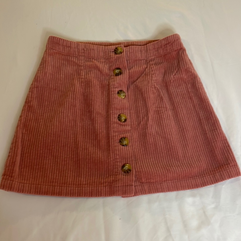 Pink skirt with buttons